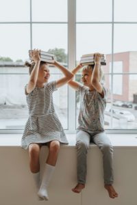 2nd graders reading